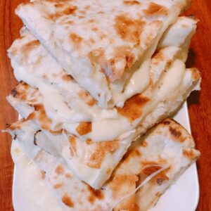 Oven-baked flatbread with cheese